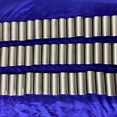 Shiny Niobium cevi, pripravljene za pošiljanje v Romunijo